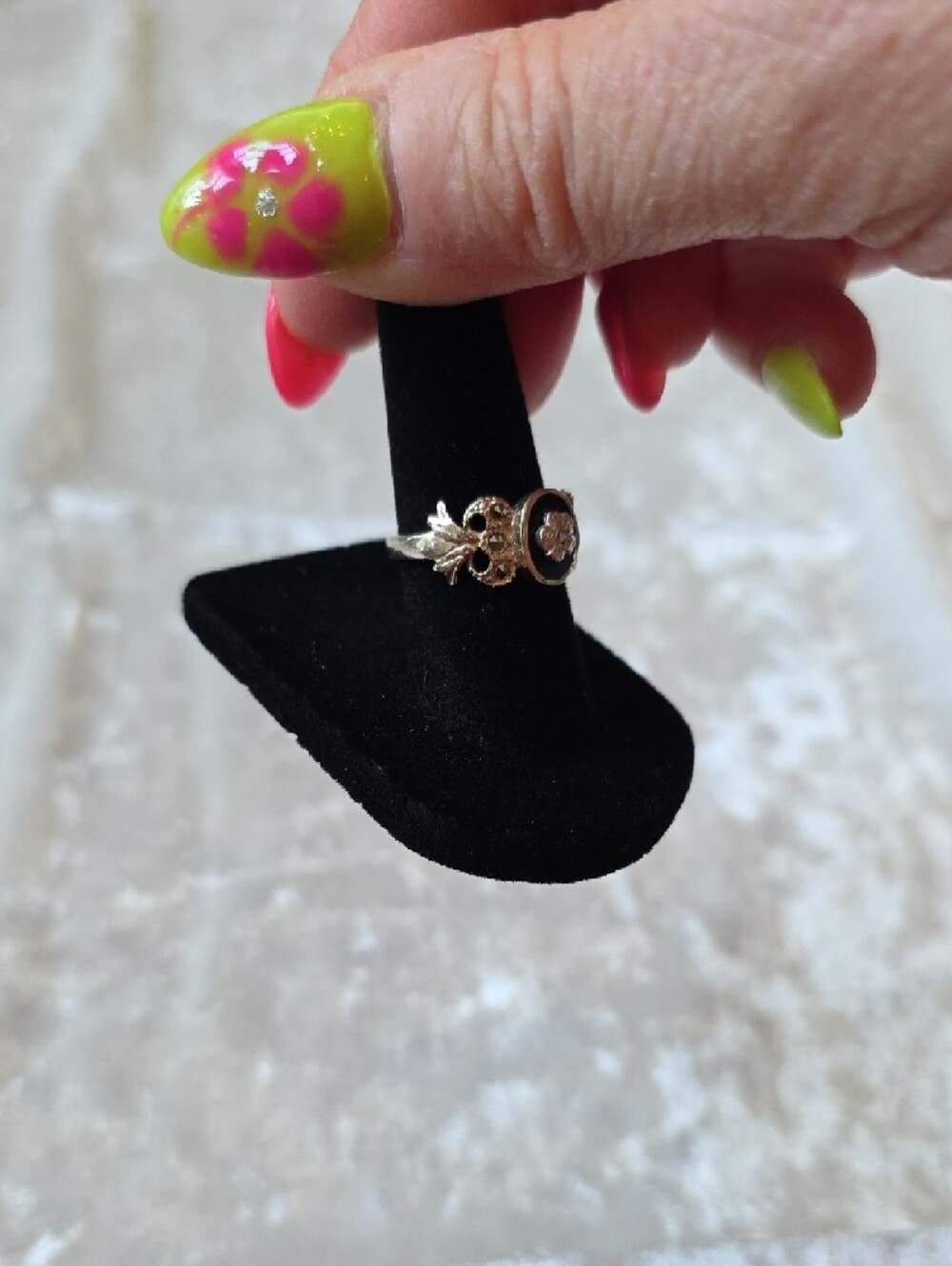 Vintage Sterling Silver Floral Filigree Onyx & Marcasite Ring Size 6.5 - Picture 3 of 8